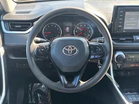 Used 2021 Toyota RAV4 LE image 12