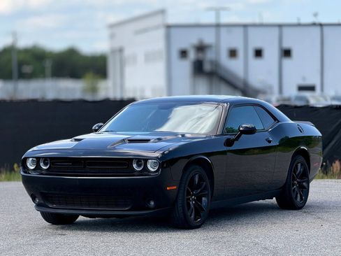 Used 2018 Dodge Challenger SXT w/ Blacktop Package image 6