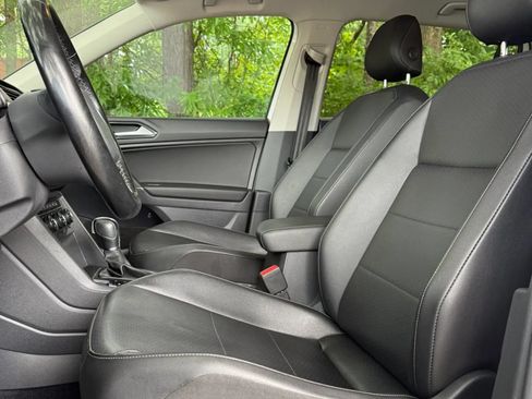 Used 2018 Volkswagen Tiguan SEL FWD image 5