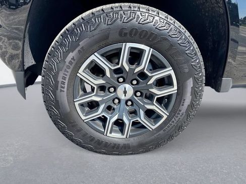 Used 2025 Chevrolet Colorado Z71 AWD/4WD image 10