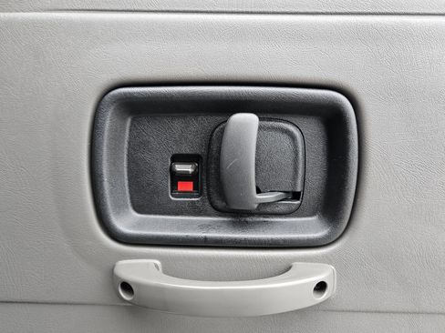 Used 2023 Chevrolet Express 3500 LS image 22