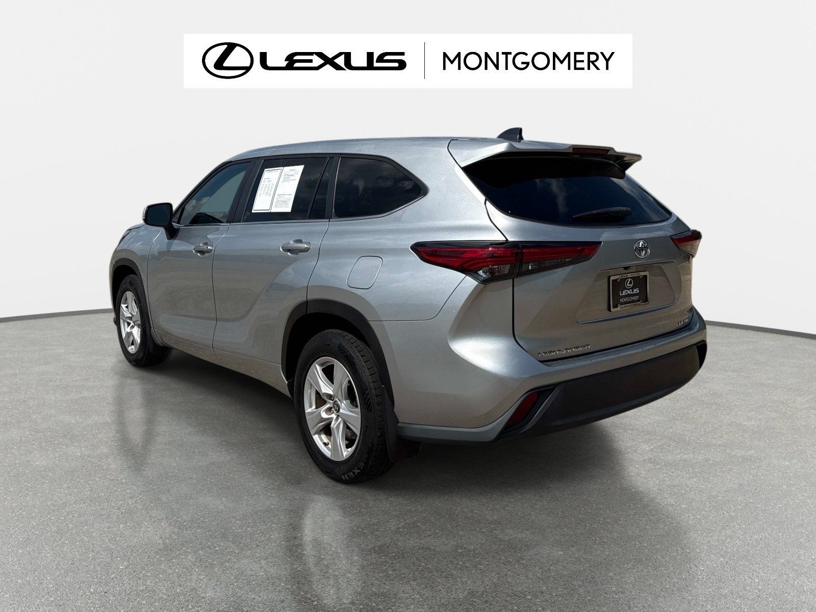 Used 2023 Toyota Highlander LE AWD/4WD image 5