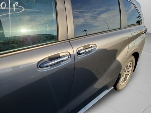 Used 2026 Toyota Sienna XLE FWD image 29
