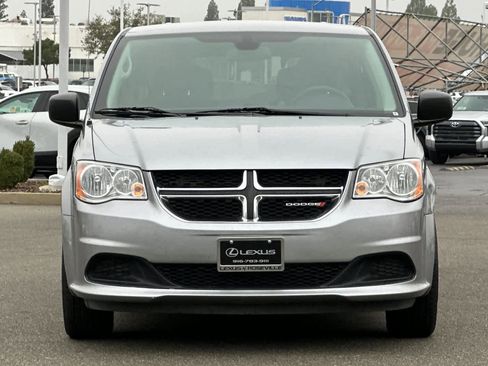 Used 2019 Dodge Grand Caravan SE w/ UConnect Hands-Free Group image 10