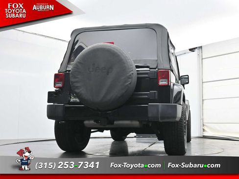 Used 2018 Jeep Wrangler Sahara w/ Dual Top Group AWD/4WD image 19