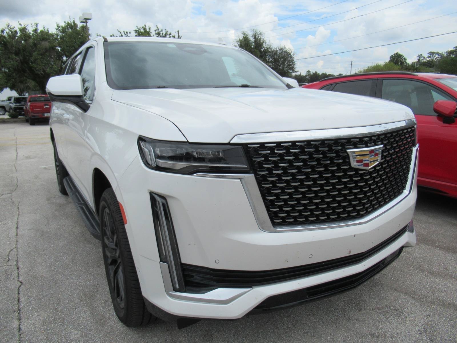 Used 2024 Cadillac Escalade ESV Premium Luxury AWD/4WD image 3