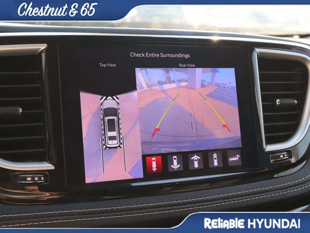 Used 2023 Chrysler Pacifica Touring-L AWD/4WD image 34