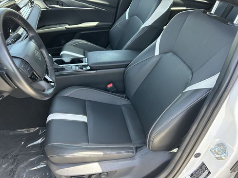 Used 2025 Toyota Camry SE FWD image 14