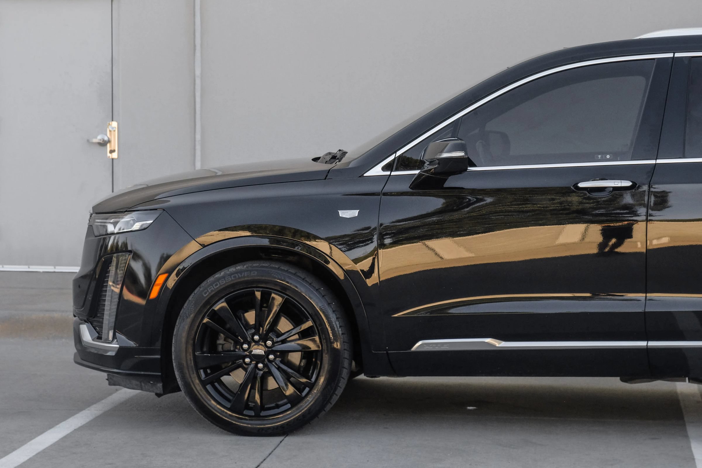 Used 2023 Cadillac XT6 Premium Luxury w/ LPO, Floor Liner Package FWD image 18