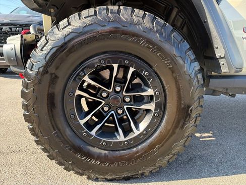 Used 2022 Jeep Wrangler Unlimited Rubicon w/ Xtreme Recon 35" Tire Package image 16