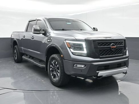 Used 2022 Nissan Titan PRO-4X w/ Pro-4x Convenience Package AWD/4WD image 2