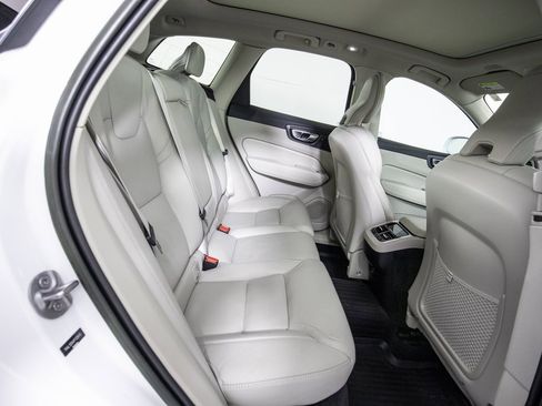 Used 2023 Volvo XC60 B5 Ultimate w/ Climate Package image 12