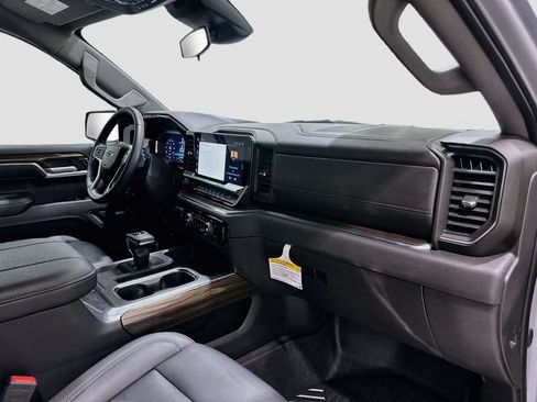 Used 2024 Chevrolet Silverado 1500 LT Trail Boss w/ LT Trail Boss Premium Package AWD/4WD image 29