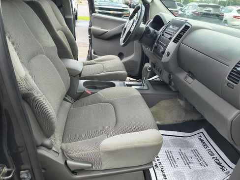 Used 2012 Nissan Frontier SV w/ SV Premium Utility Pkg image 19