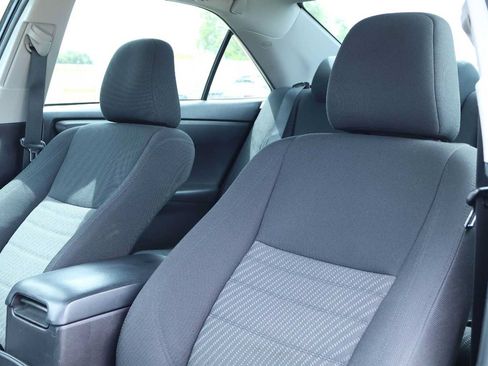 Used 2016 Toyota Camry LE FWD image 11