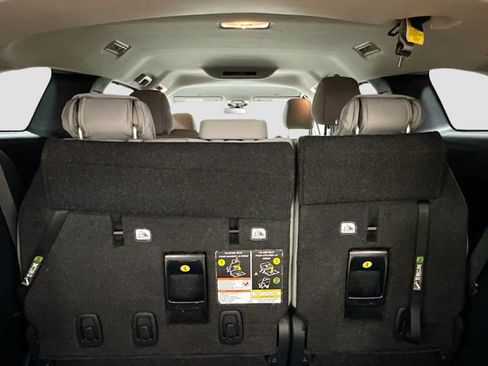 Used 2025 Toyota Sienna LE image 26