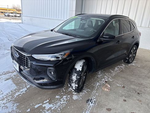 Used 2024 Ford Escape Platinum image 3