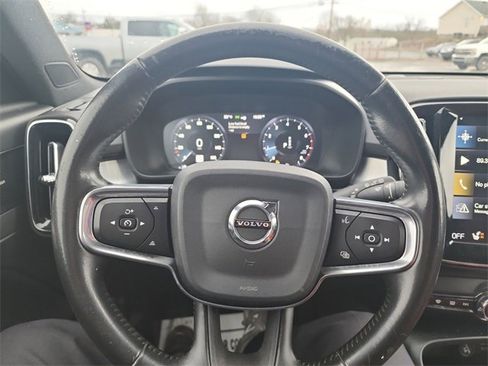 Used 2019 Volvo XC40 T5 Momentum image 21