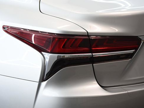 Used 2018 Lexus LS 500 w/ Luxury Package image 11