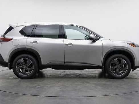 Used 2025 Nissan Rogue SV image 11