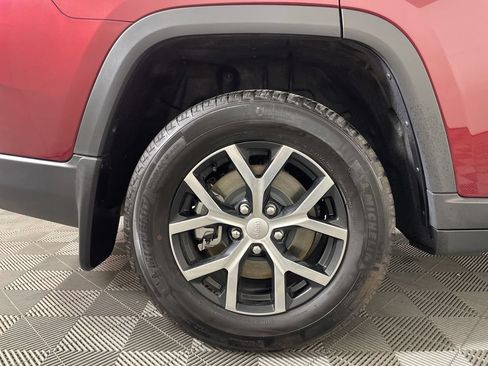 Certified 2025 Jeep Grand Cherokee L Limited w/ Trailer Tow Package AWD/4WD image 12