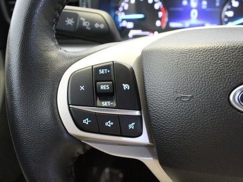 Used 2023 Ford Explorer XLT RWD image 14