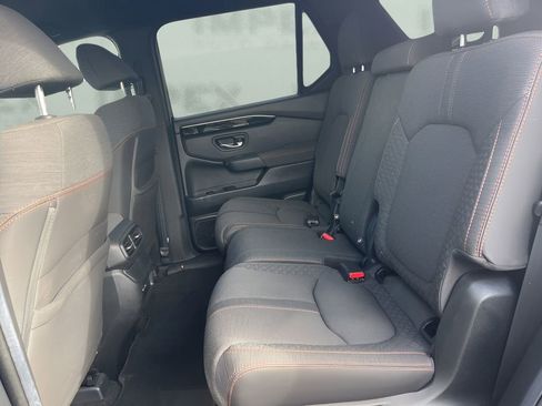 Used 2025 Honda Pilot Sport image 13