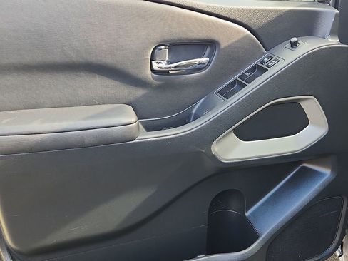 Certified 2023 Nissan Frontier SV image 13