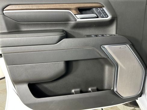 Used 2025 Chevrolet Silverado 2500 High Country w/ High Country Premium Package image 12