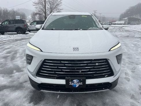 Used 2025 Buick Enclave Preferred image 11