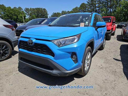 Used 2021 Toyota RAV4 XLE image 2