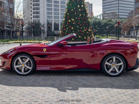 Used 2019 Ferrari Portofino image 3