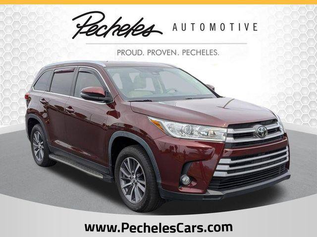 Certified 2019 Toyota Highlander XLE FWD image 1