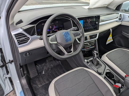 New 2026 Volkswagen Taos SE image 12