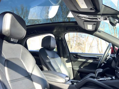 Certified 2023 Porsche Cayenne Coupe image 22