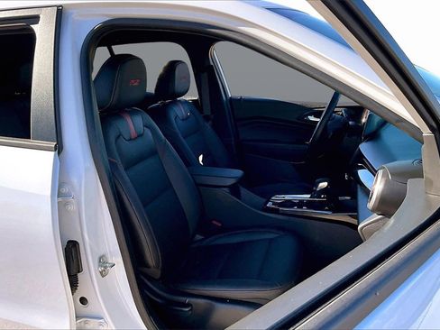 Used 2025 Chevrolet Trax RS w/ Driver Confidence Package image 7