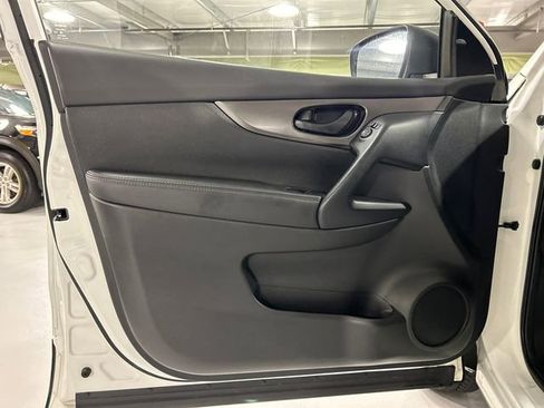 Used 2021 Nissan Rogue Sport S image 9