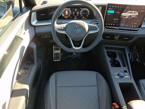 New 2026 Volkswagen Tiguan SE R-Line image 7