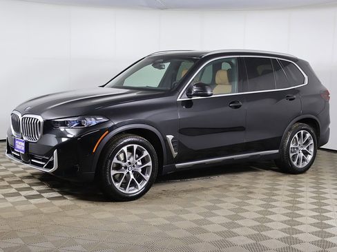 Used 2024 BMW X5 xDrive40i w/ Premium Package image 11