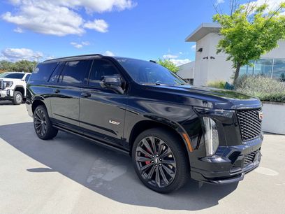 Used 2025 Cadillac Escalade ESV V