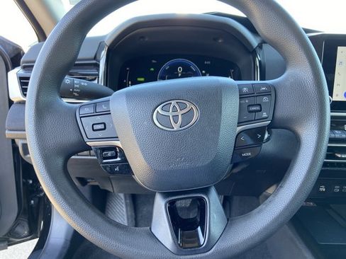 Used 2025 Toyota Camry LE FWD image 38