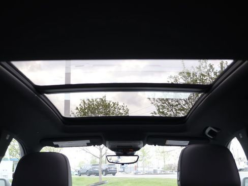 New 2026 Chevrolet Equinox LT w/ Convenience Package II FWD image 48