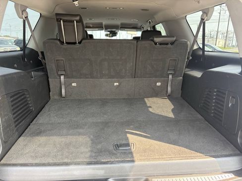 Used 2020 Chevrolet Suburban LT RWD image 16