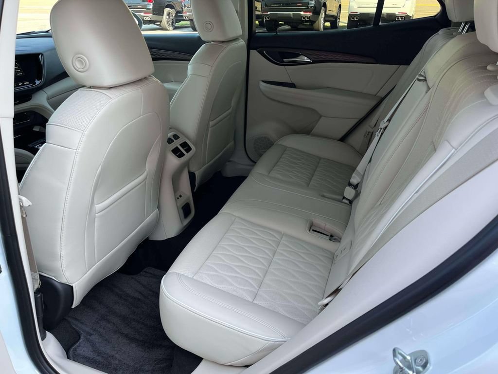 Certified 2022 Buick Envision Avenir w/ Technology Package II FWD image 16