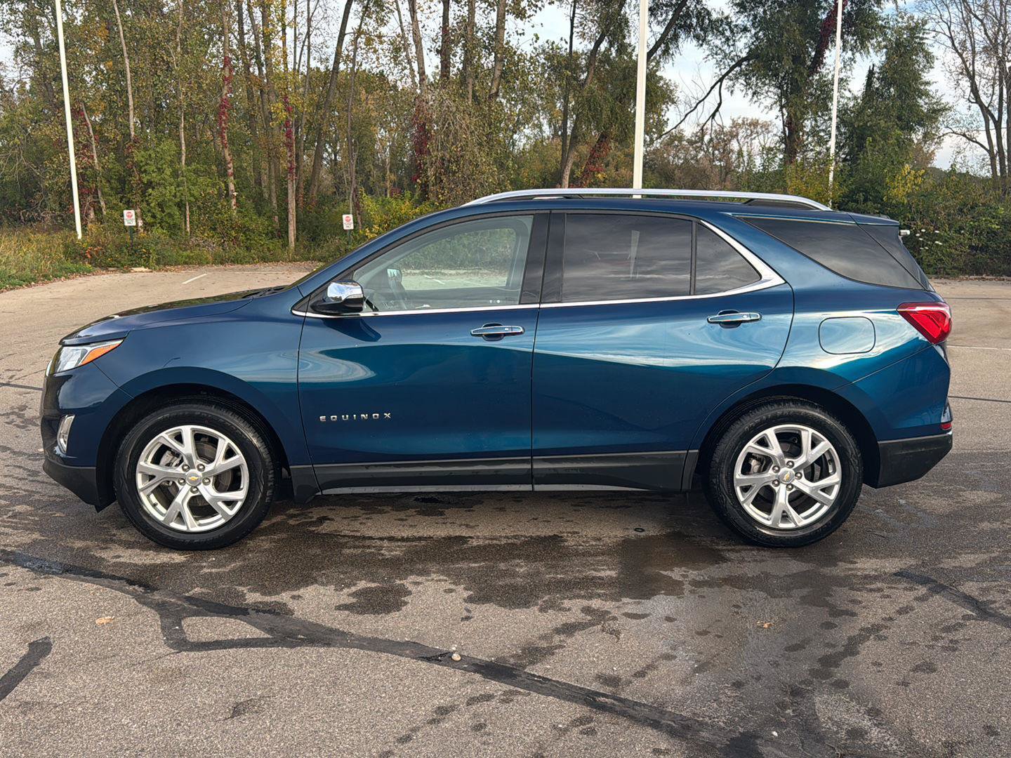 Used 2019 Chevrolet Equinox Premier FWD image 2