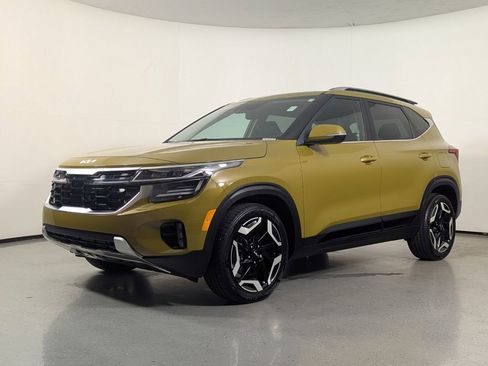 Used 2024 Kia Seltos SX w/ SX Sunroof Package AWD/4WD image 3