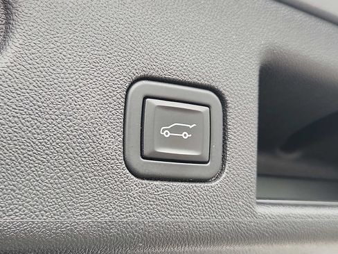 Used 2023 Chevrolet Equinox Premier w/ LPO, Floor Liner Package AWD/4WD image 29
