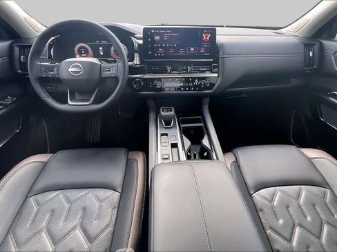 Used 2026 Nissan Pathfinder Platinum FWD image 16