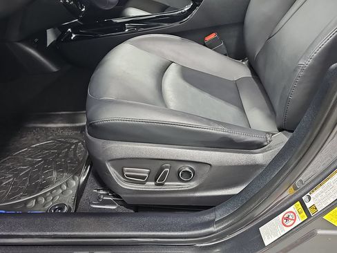 Used 2018 Toyota Prius Prime Advanced FWD image 31