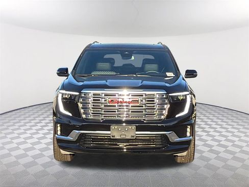 Used 2025 GMC Acadia Denali image 2